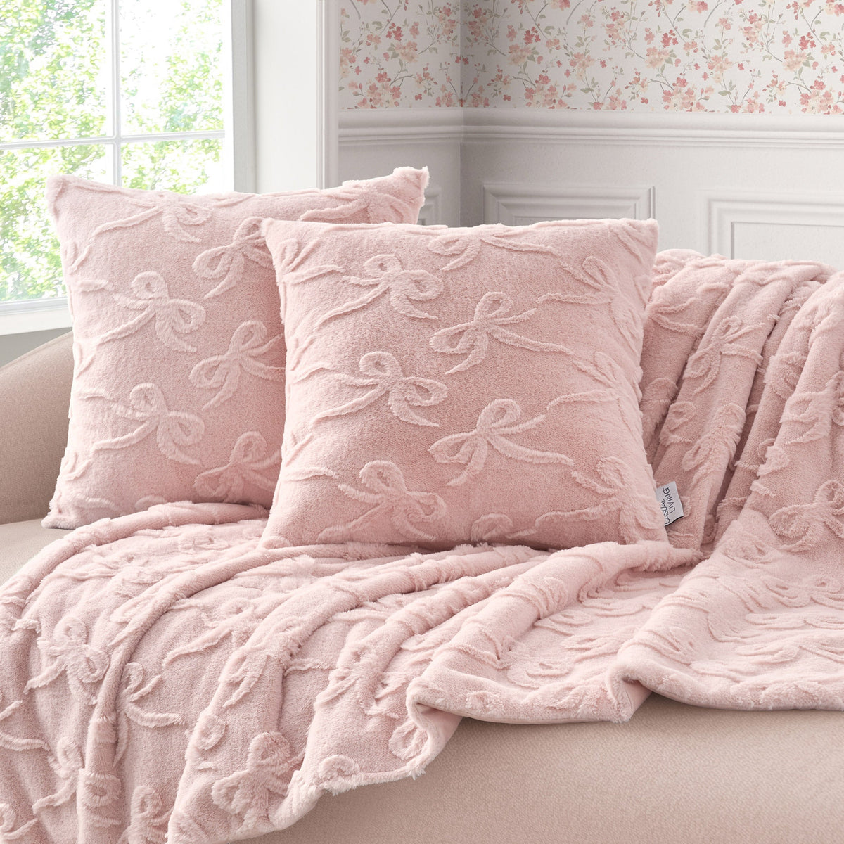 Casual Living Throw and Pillow Set, 3-piece