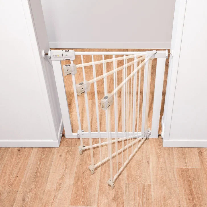 Safety 1st - Hand-Free Auto-Close Baby Safety Gate