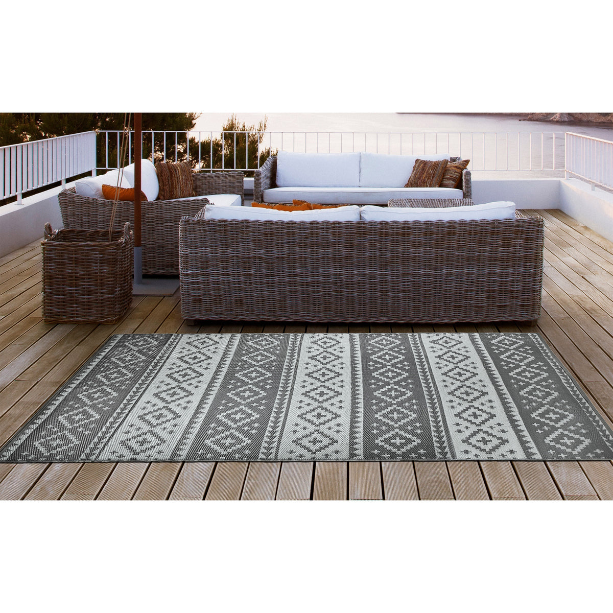 Viana Bahamas Collection Folk Indoor/Outdoor Reversible Area Rug