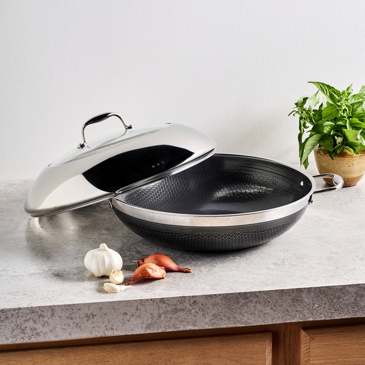 HexClad 35.6 cm (14 in.) Wok with Lid