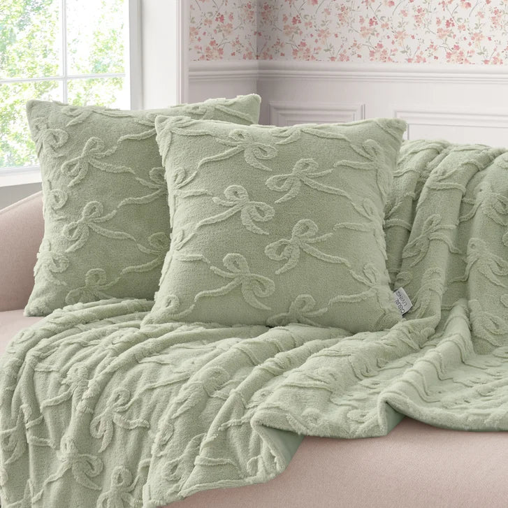 Casual Living Throw and Pillow Set, 3-piece
