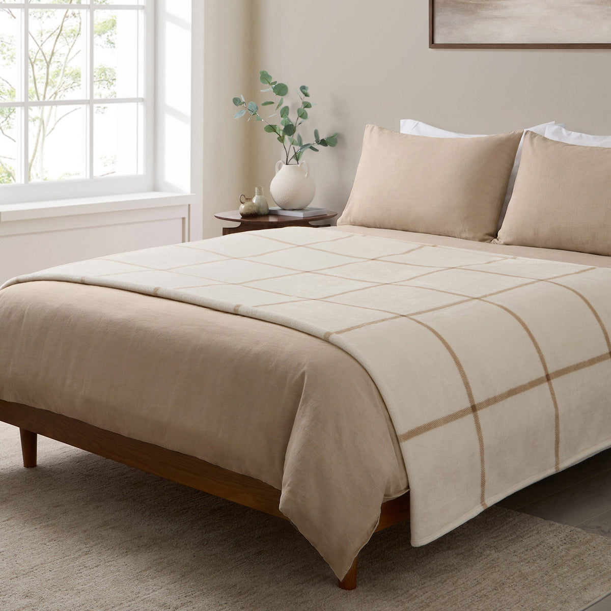 Roots Home Plush Blanket